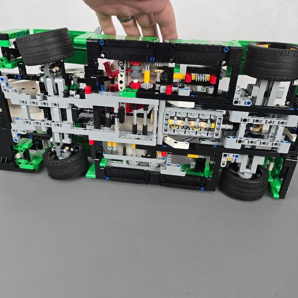 LEGO Technic 24 Hours Race Car 42039 Green White V8 Engine 2-in-1 Model